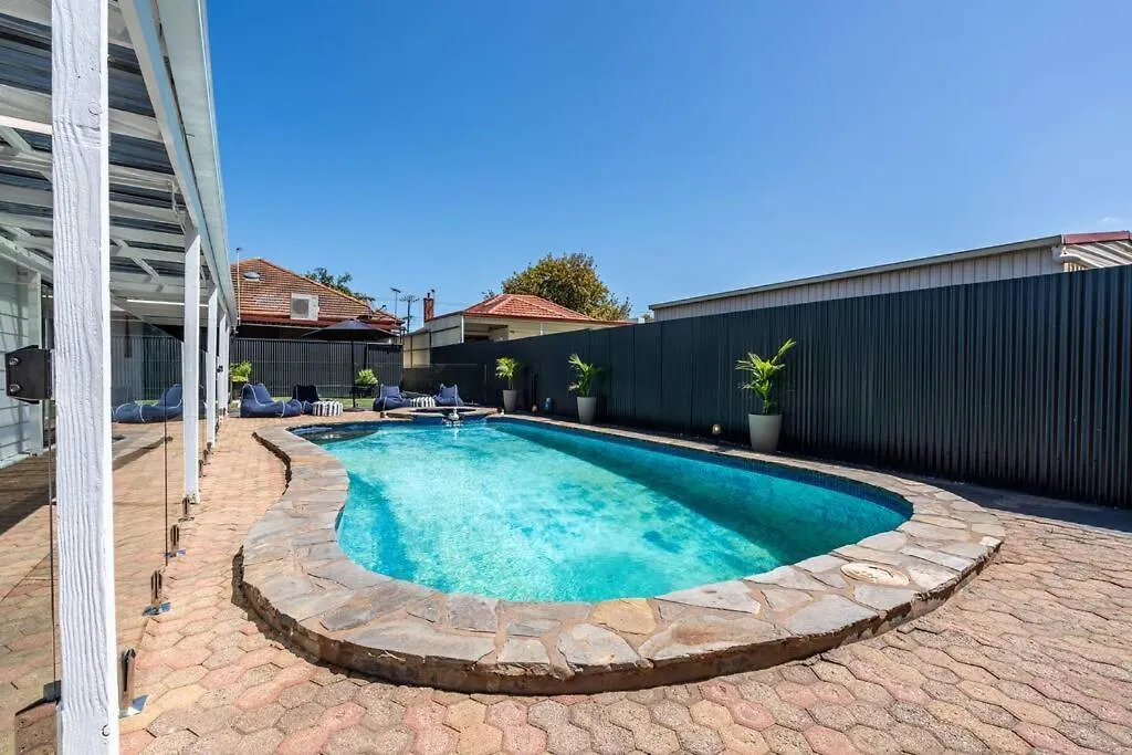 Neptune - 2Br Private Pool Wifi Thebarton