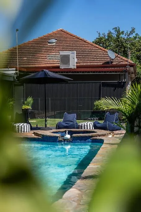 Neptune - 2Br Private Pool Wifi Thebarton Villa