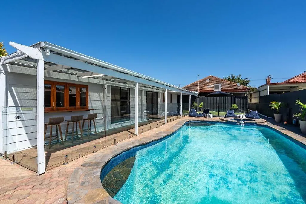 Neptune - 2Br Private Pool Wifi Thebarton Villa